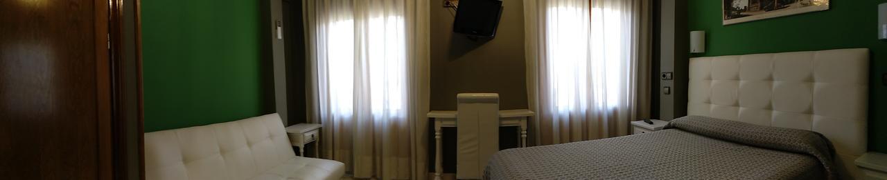 Hostal Don Jaime II Segovia Exterior foto